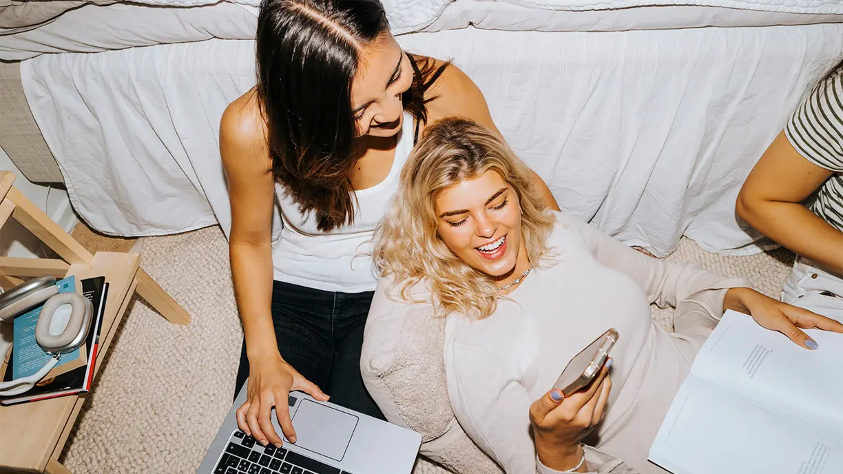 Vriendinnen in een cohousing woning - Belfius Direct Verzekeringen