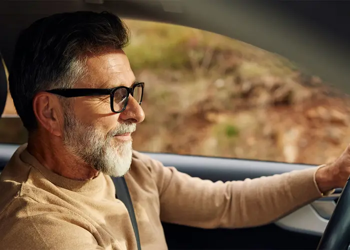 Man die met de wagen rijdt