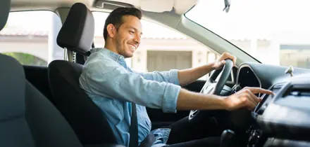 Man in de auto